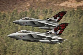 华体会网址-绿茵场外的欧冠决赛，乌克兰如何在中欧赛场上碾压波兰？